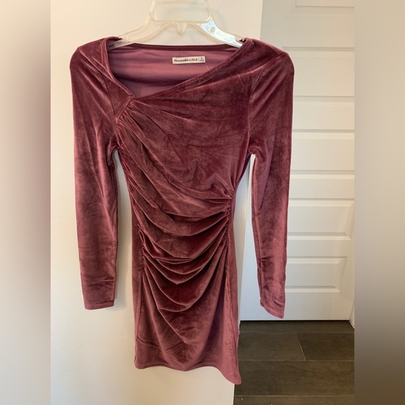 Abercrombie & Fitch Asymmetrical Ruched Velvet Mini Dress Size XS NWT - Picture 3 of 8